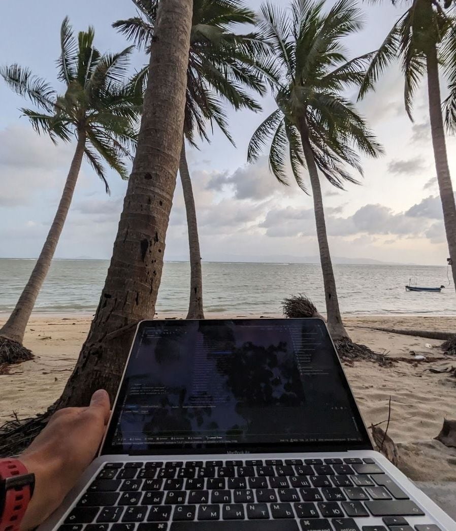 Working from the beach, as freelancers do